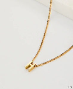 Zafino Letter Necklace letter H