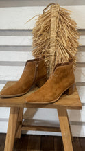 Load image into Gallery viewer, Fordon Boot, Tan Suede