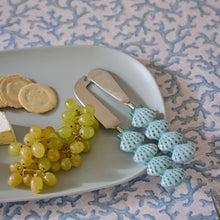 Load image into Gallery viewer, Scallop Blue Cheese Knife Set