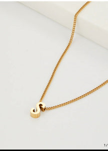 Zafino Letter Necklace letter S
