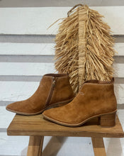 Load image into Gallery viewer, Fordon Boot, Tan Suede