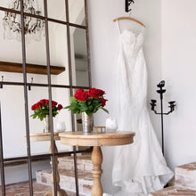 Load image into Gallery viewer, Ash candles - La Rosa Rose, Oud &amp; Musk
