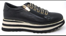 Load image into Gallery viewer, Eammes Sneakers, Black - Django &amp; Juliette