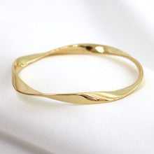 Load image into Gallery viewer, Love Lunamei - Lotus Bangle, Gold