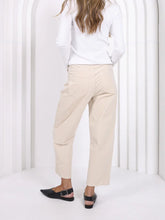 Load image into Gallery viewer, Toni Barrel Jean Pearl Corduroy