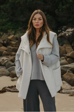 Load image into Gallery viewer, Sherpa Cuddle Gillet Latte Talamya
