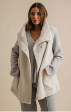 Load image into Gallery viewer, Sherpa Cuddle Gillet Latte Talamya
