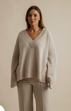 Load image into Gallery viewer, Haven Merino v Pullover Wheat Talamaya