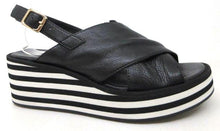 Load image into Gallery viewer, Farise Wedge, Black