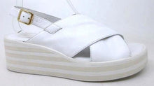 Load image into Gallery viewer, Farise Wedge, White