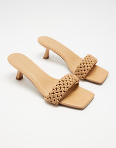 Michelle Billini heels