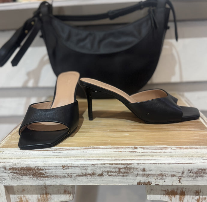 Preetence Black  Heel Leather Mollini