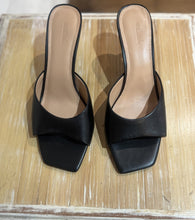Load image into Gallery viewer, Preetence Black  Heel Leather Mollini