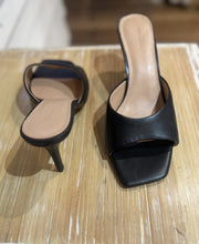 Load image into Gallery viewer, Preetence Black  Heel Leather Mollini