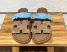 Load image into Gallery viewer, Upol Flats, Light Choc/ Denim
