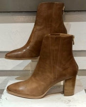 Load image into Gallery viewer, Django &amp; Juliette - Albas Boots, Tan Leather