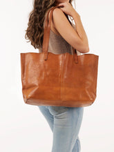 Load image into Gallery viewer, Beholder Leather - Akasha, Saddle Tan